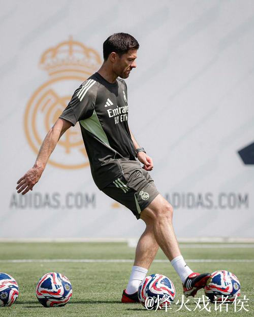 阿隆索长记性了！重用皇马24岁巨星+2场进2球，居莱尔又首发被换